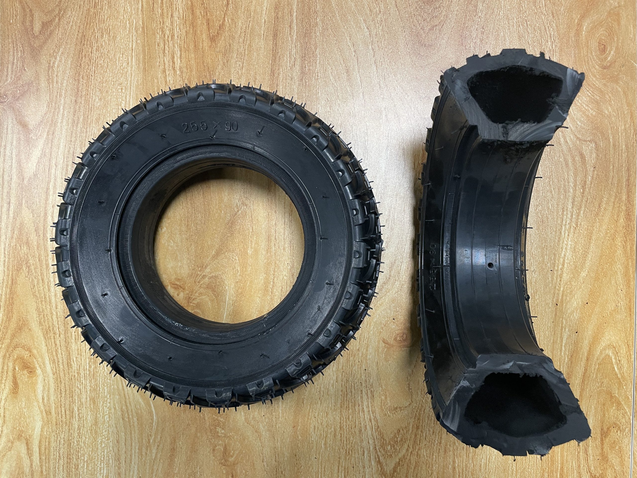 We are using hollow tires with good flexibility as well as shock absorption.